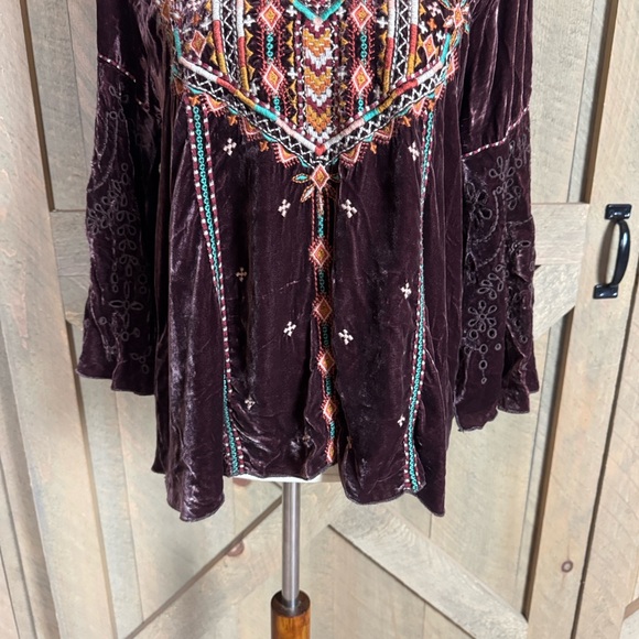 Johnny Was Chiri velvet blouse with embroidery and bell sleeves Size Medium - Picture 7 of 14